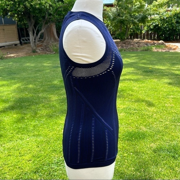 Athleta Two Toned Seamless Tank Top in Navy Blue | Size Small - Picture 4 of 7